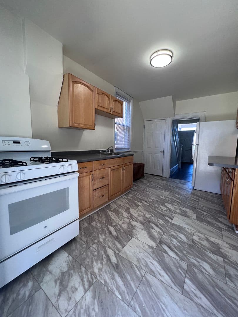 Pittsburgh House: 2037 westmont