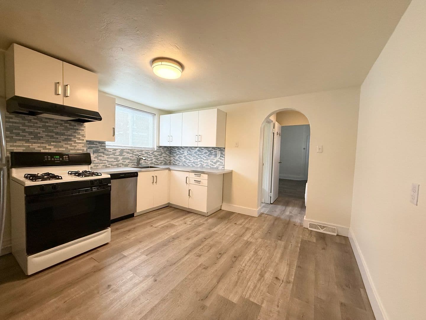 Pittsburgh Apartment: 5 Sterling St Floor 2