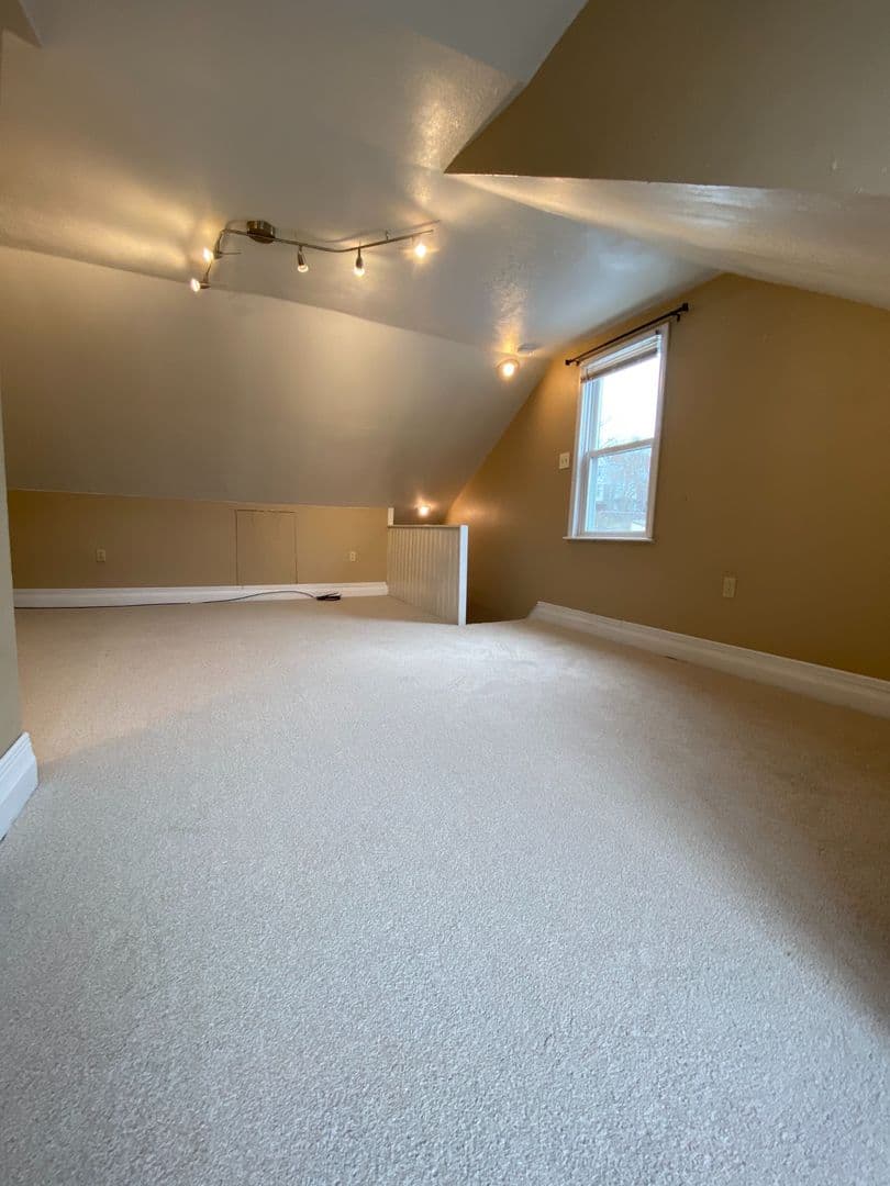Pittsburgh House: 2333 Spring St