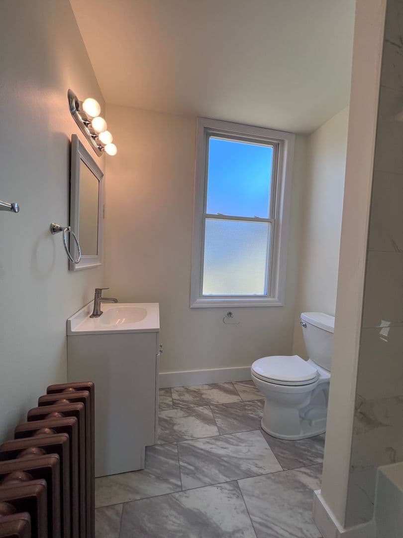 Pittsburgh House: 2037 westmont