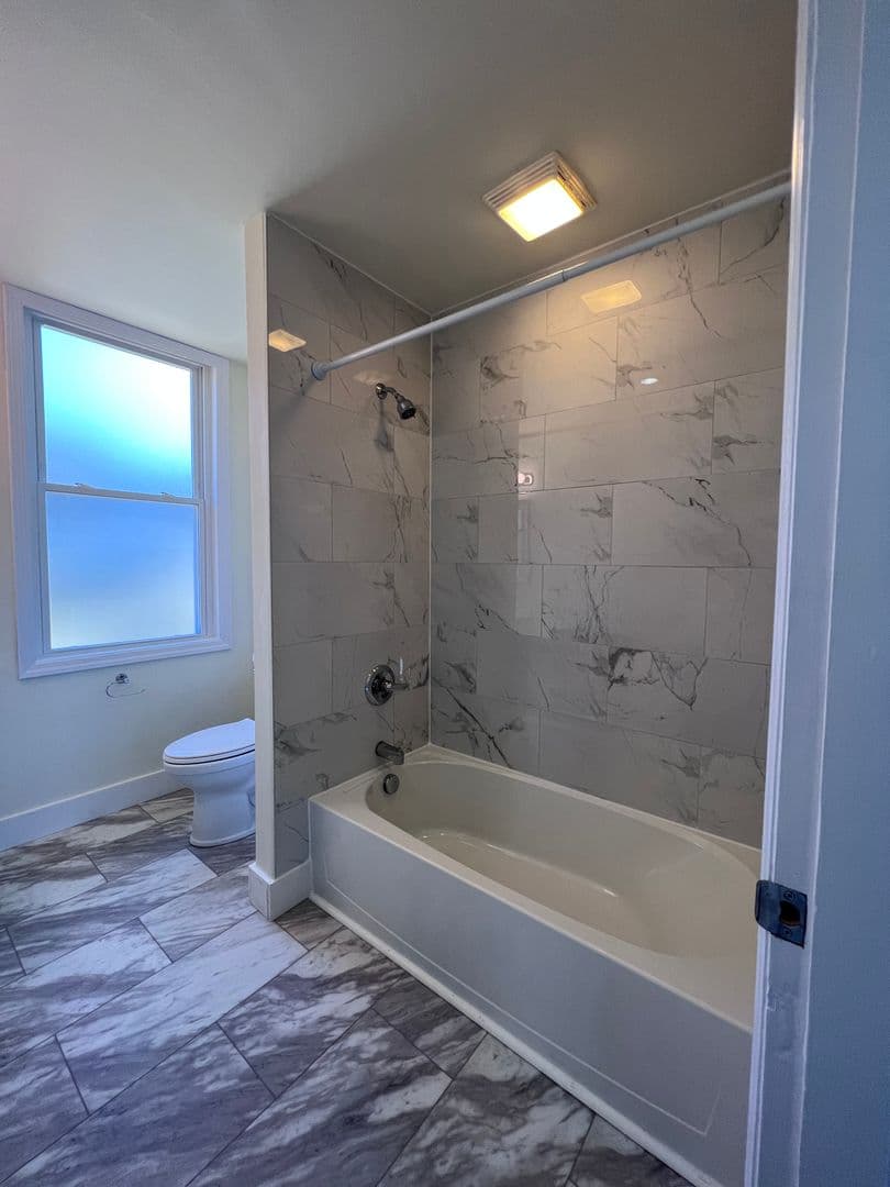 Pittsburgh House: 2037 westmont