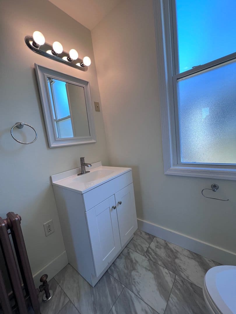 Pittsburgh House: 2037 westmont