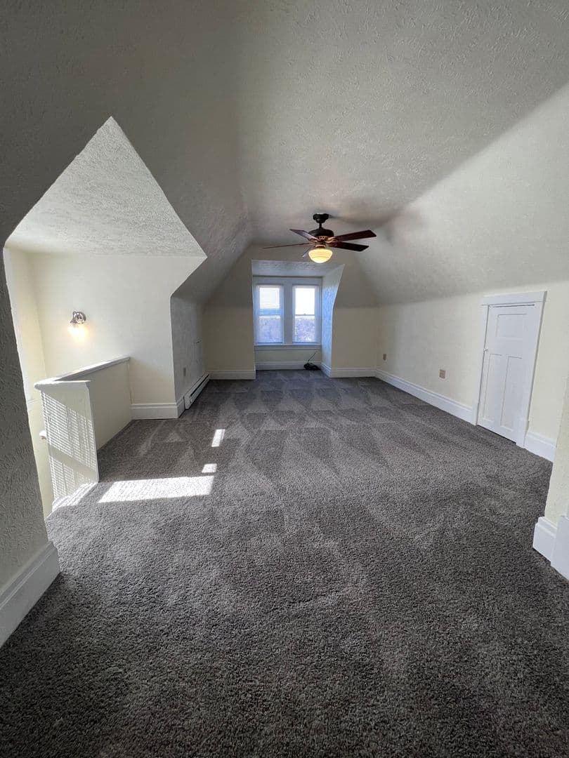 Pittsburgh House: 2037 westmont