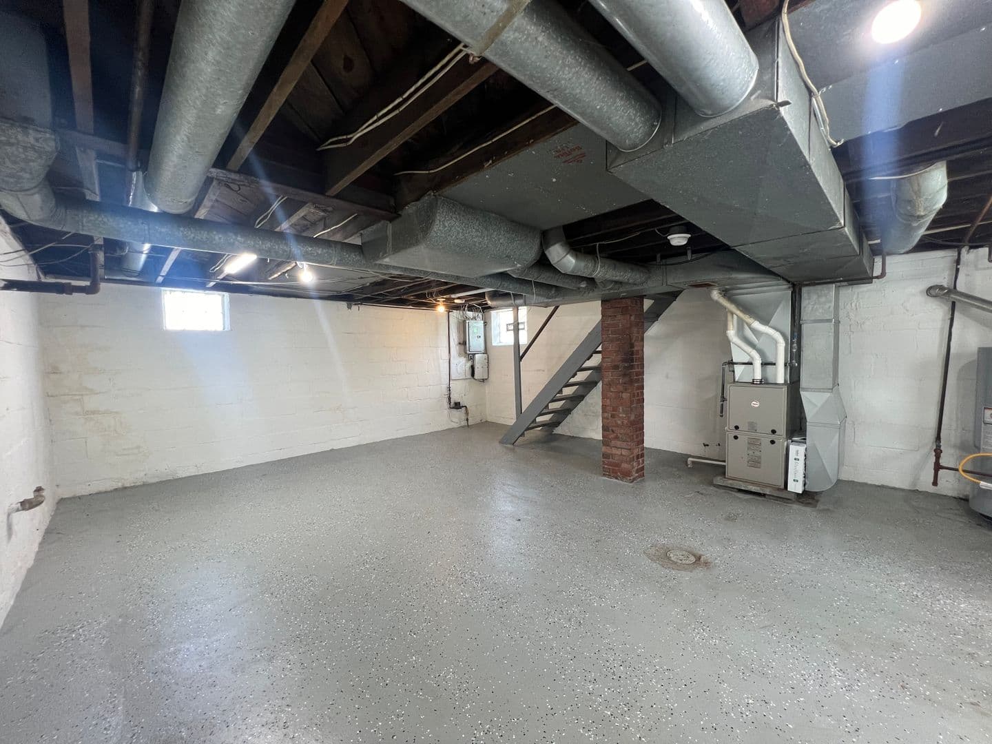 Homestead House: 236 e 16th