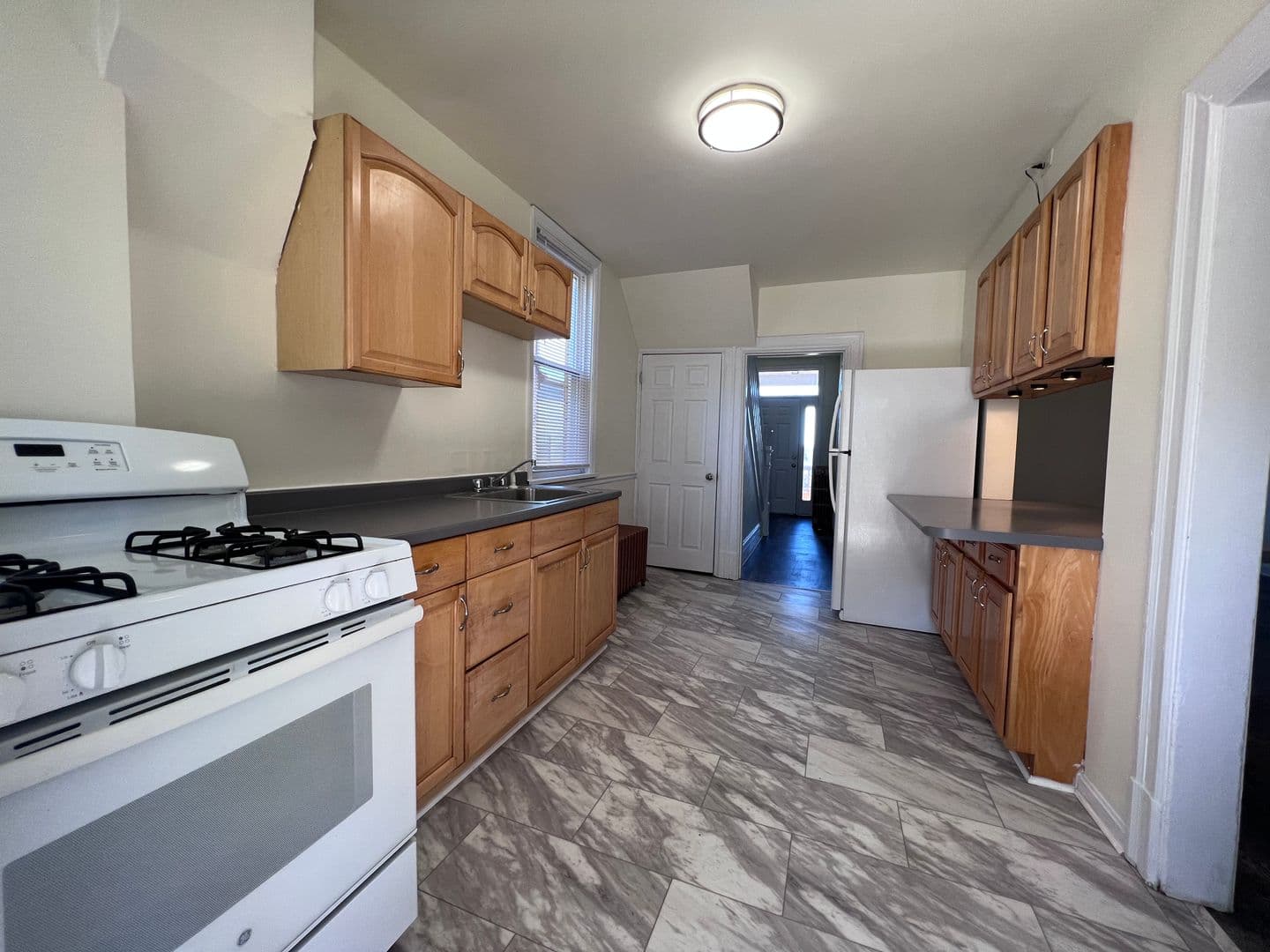 Pittsburgh House: 2037 westmont