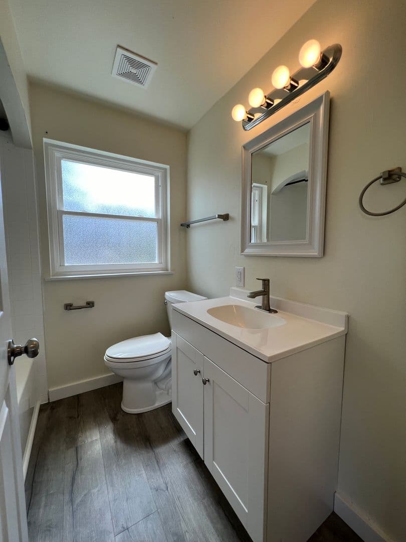 Homestead House: 236 e 16th