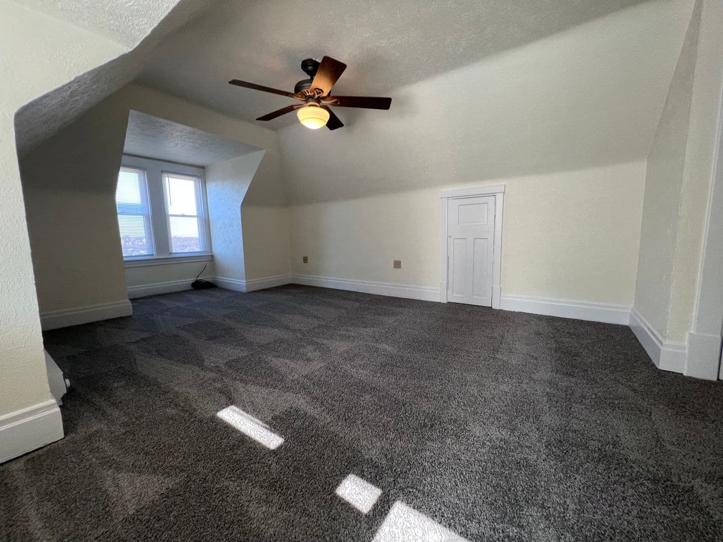 Pittsburgh House: 2037 westmont