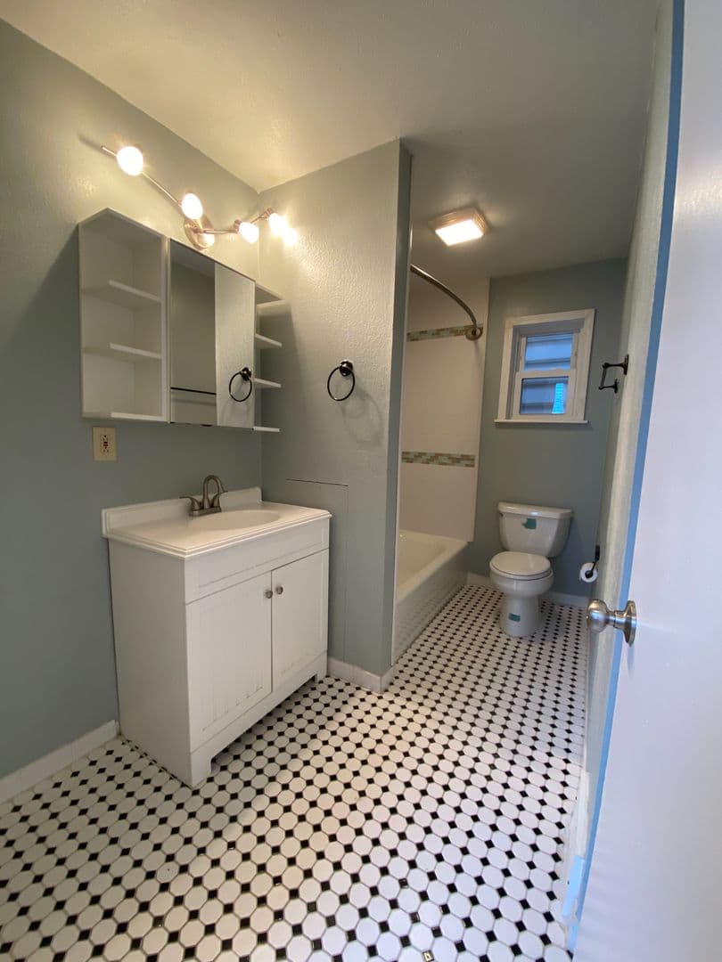 Pittsburgh House: 2333 Spring St