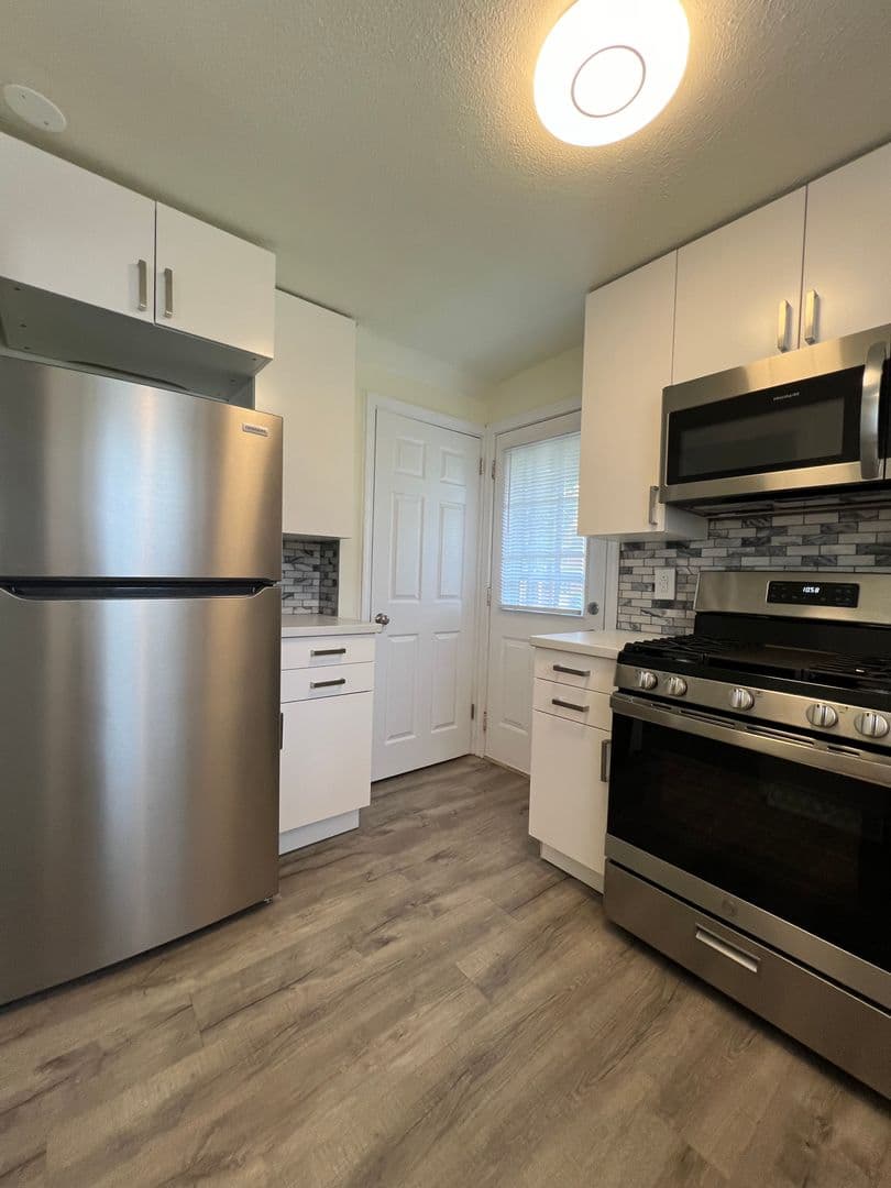 Homestead House: 236 e 16th