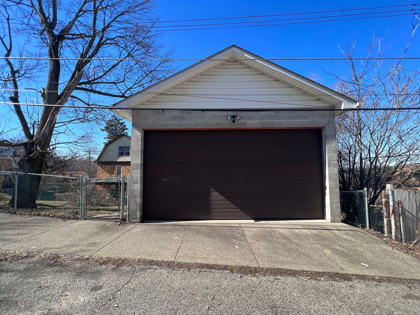 Pittsburgh House: 2037 westmont