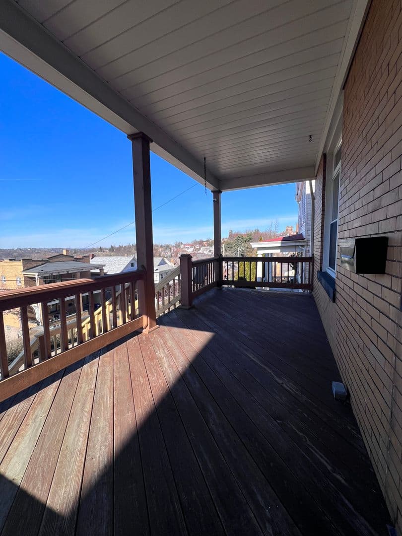 Pittsburgh House: 2037 westmont
