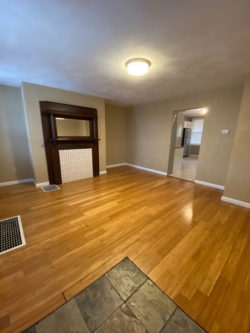 Pittsburgh House: 2333 Spring St