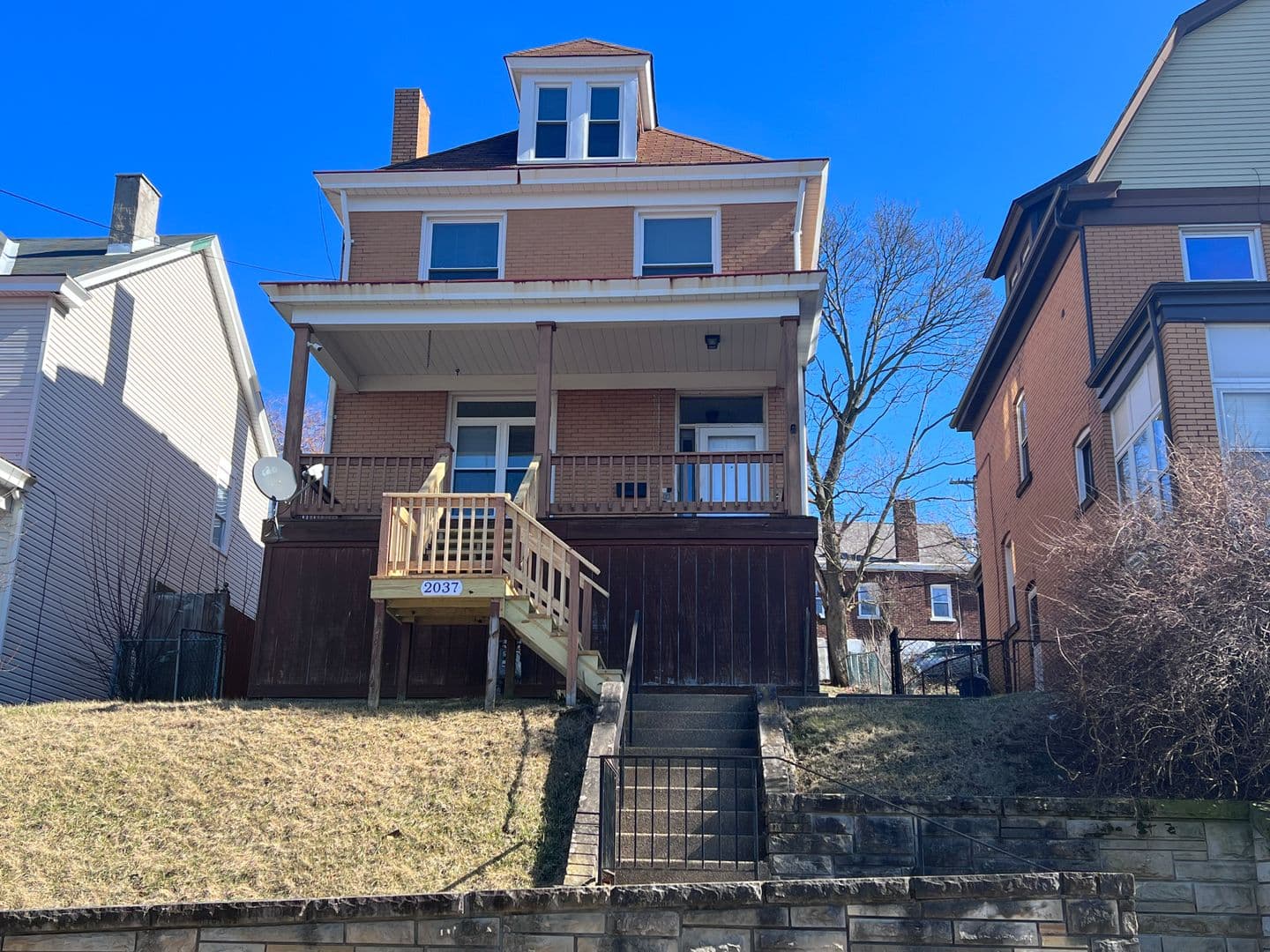 Pittsburgh House: 2037 westmont