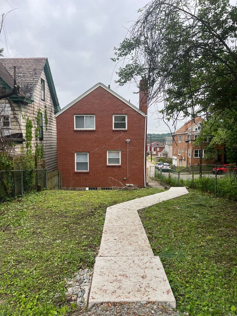 Homestead House: 236 e 16th