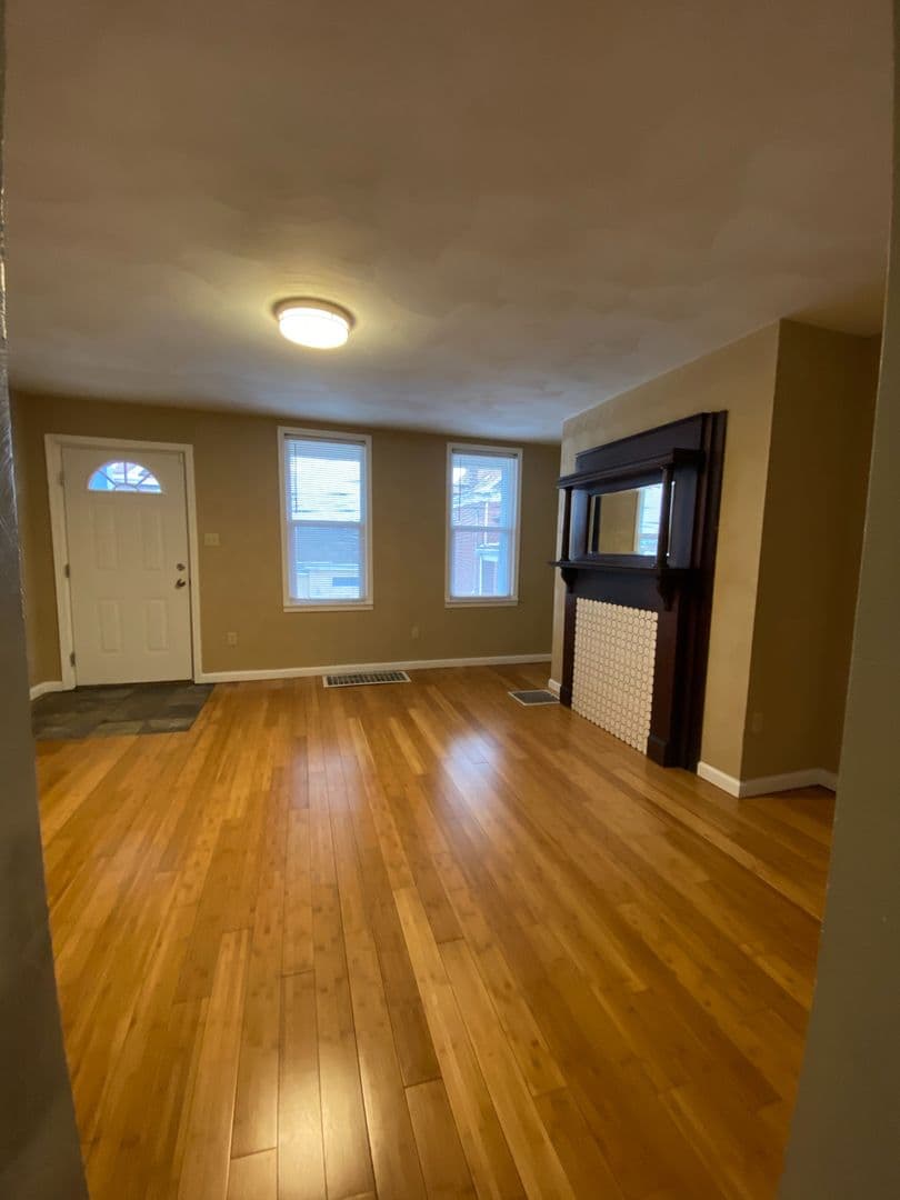 Pittsburgh House: 2333 Spring St