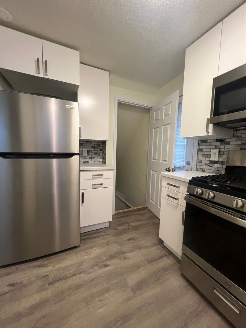 Homestead House: 236 e 16th
