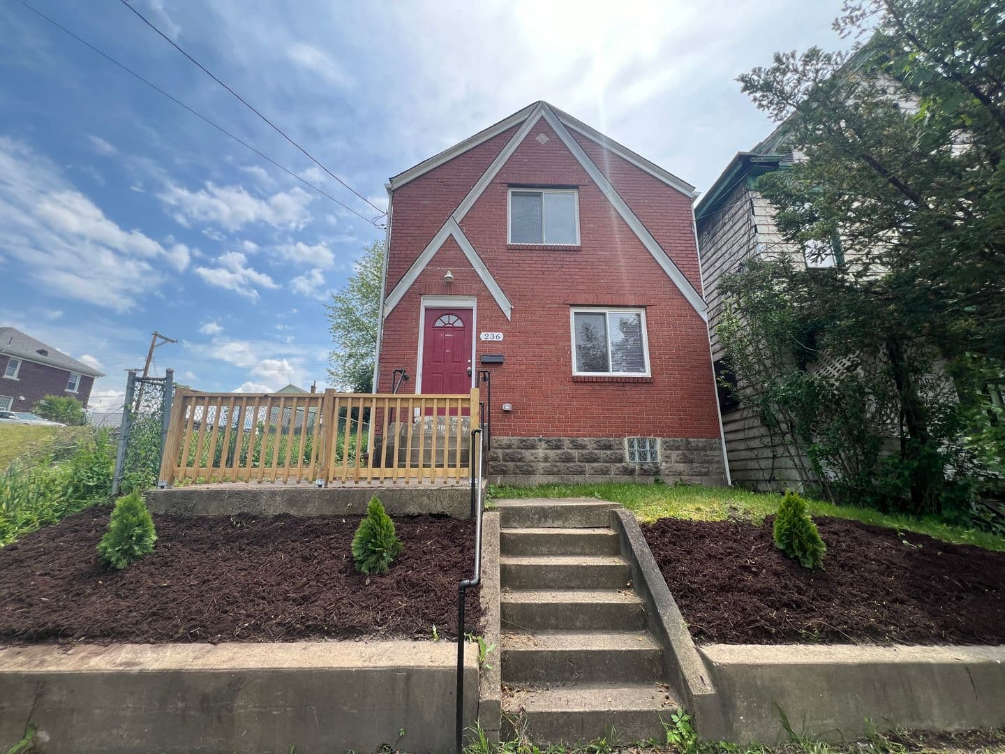 Homestead House: 236 e 16th