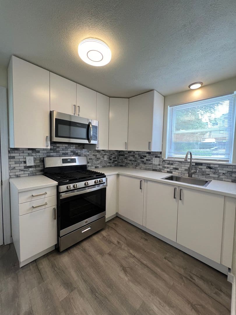 Homestead House: 236 e 16th