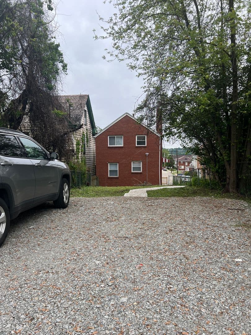 Homestead House: 236 e 16th