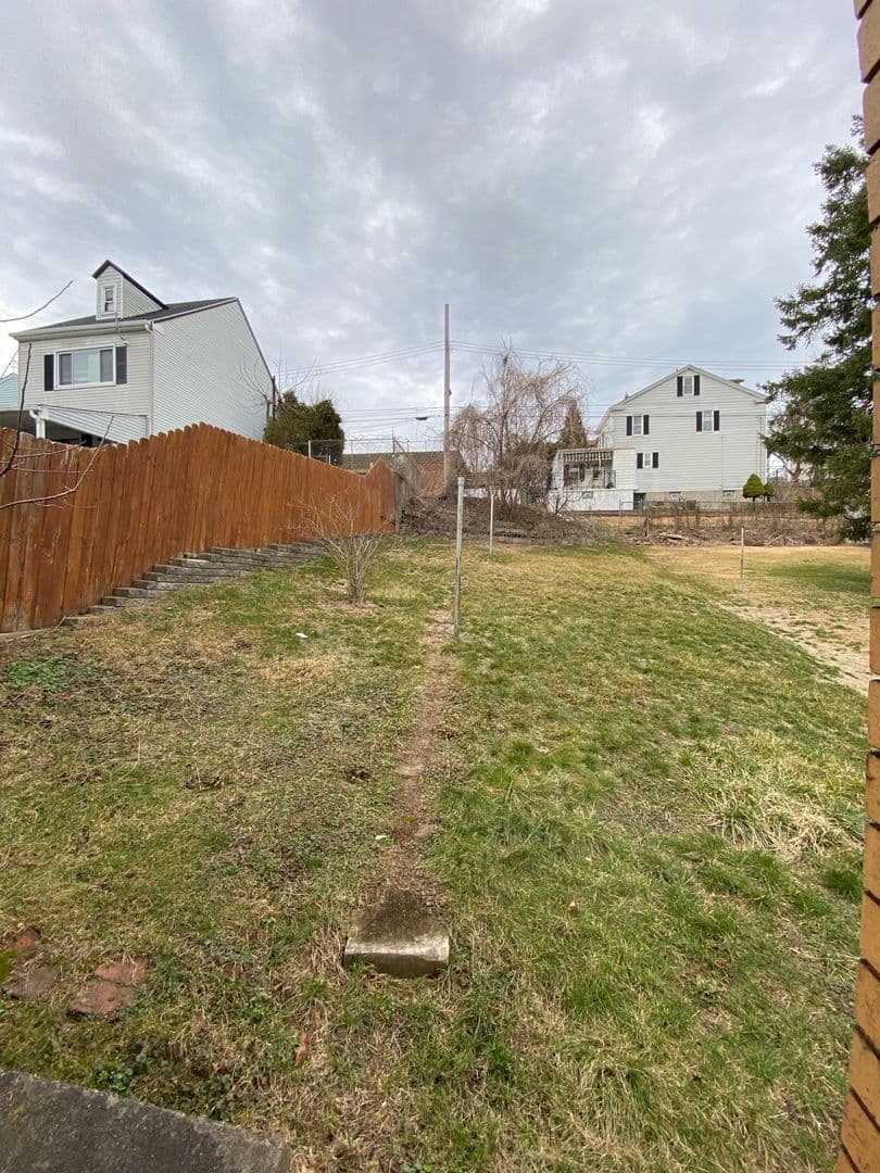 Pittsburgh House: 2333 Spring St