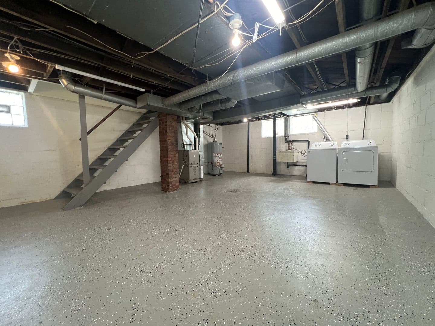 Homestead House: 236 e 16th