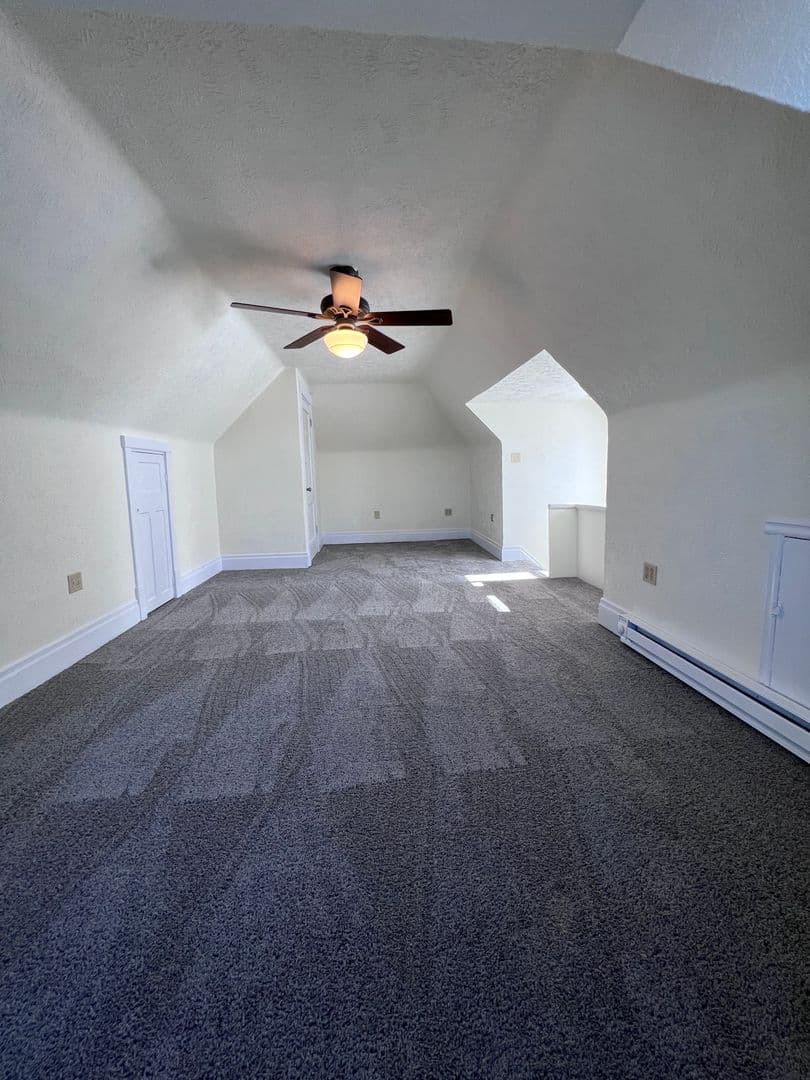 Pittsburgh House: 2037 westmont