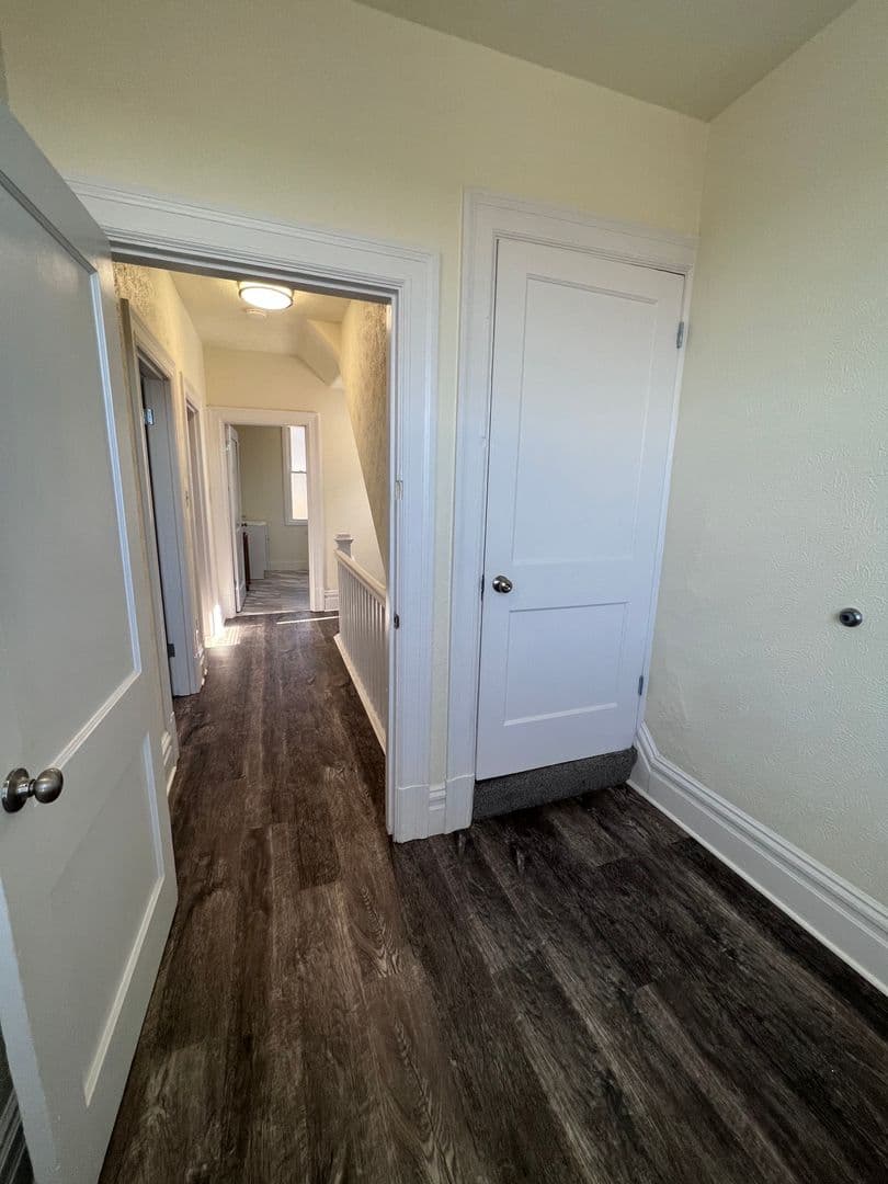 Pittsburgh House: 2037 westmont