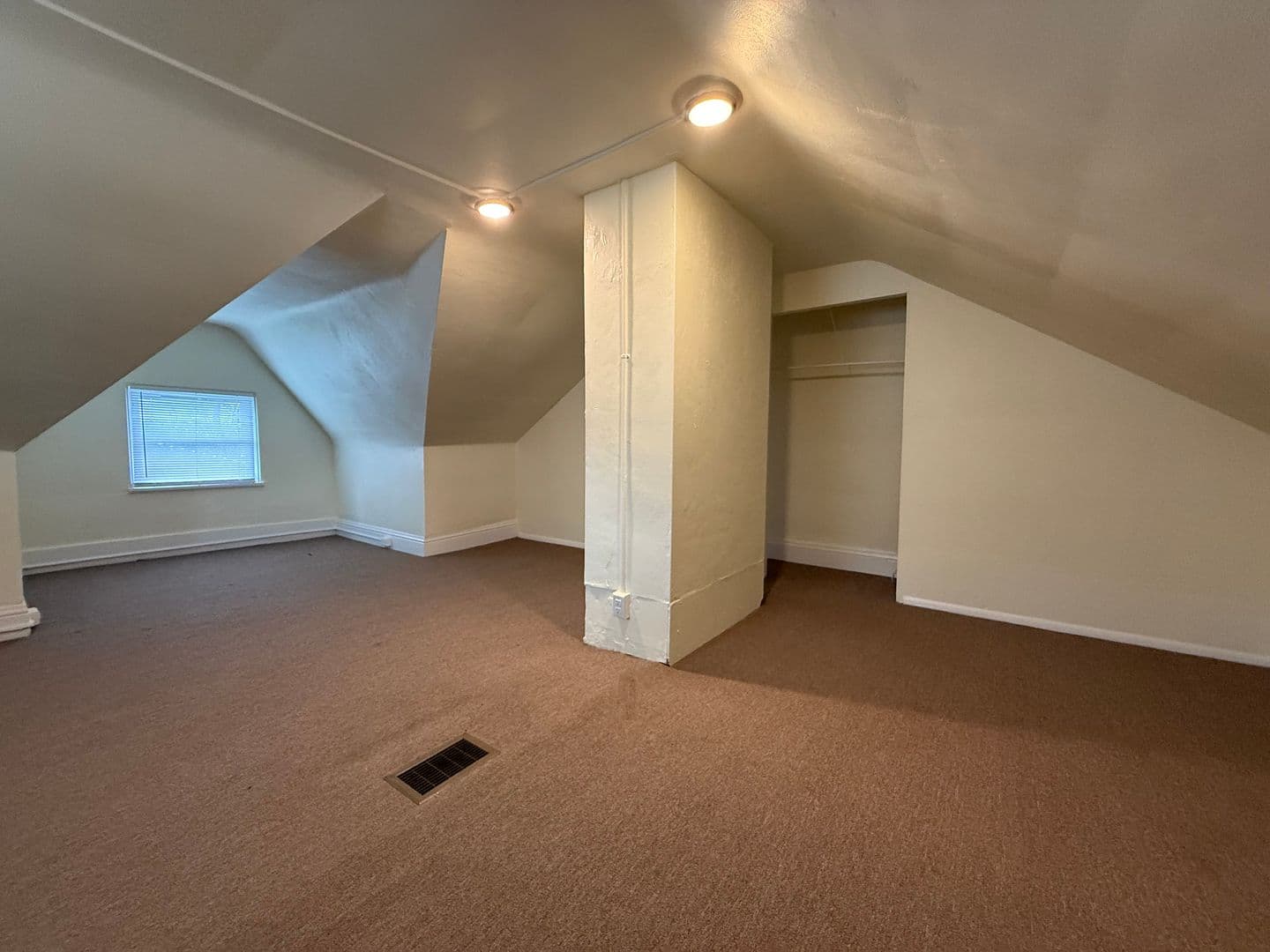 Pittsburgh Apartment: 5 Sterling St Floor 2