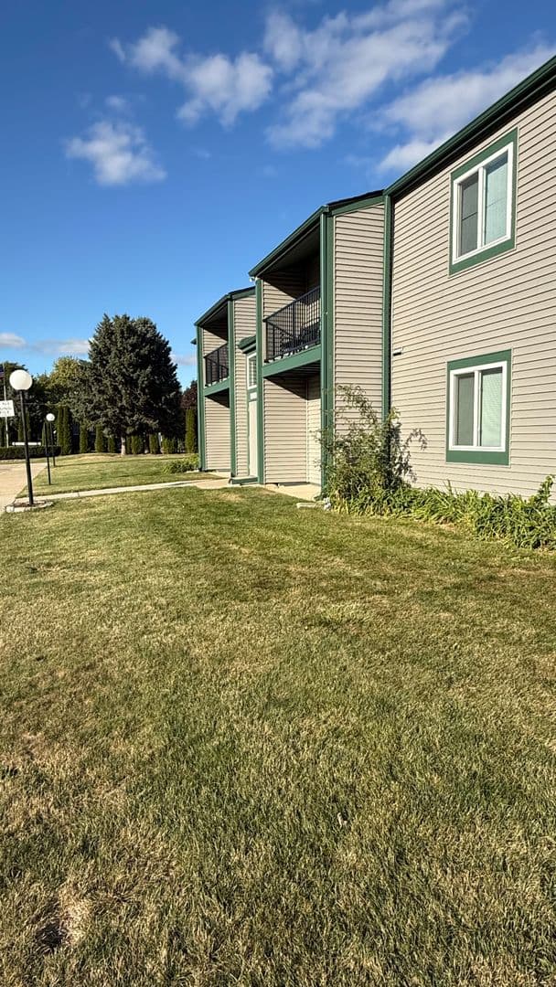 Elkhorn Apartment: 423 E 1st Ave,