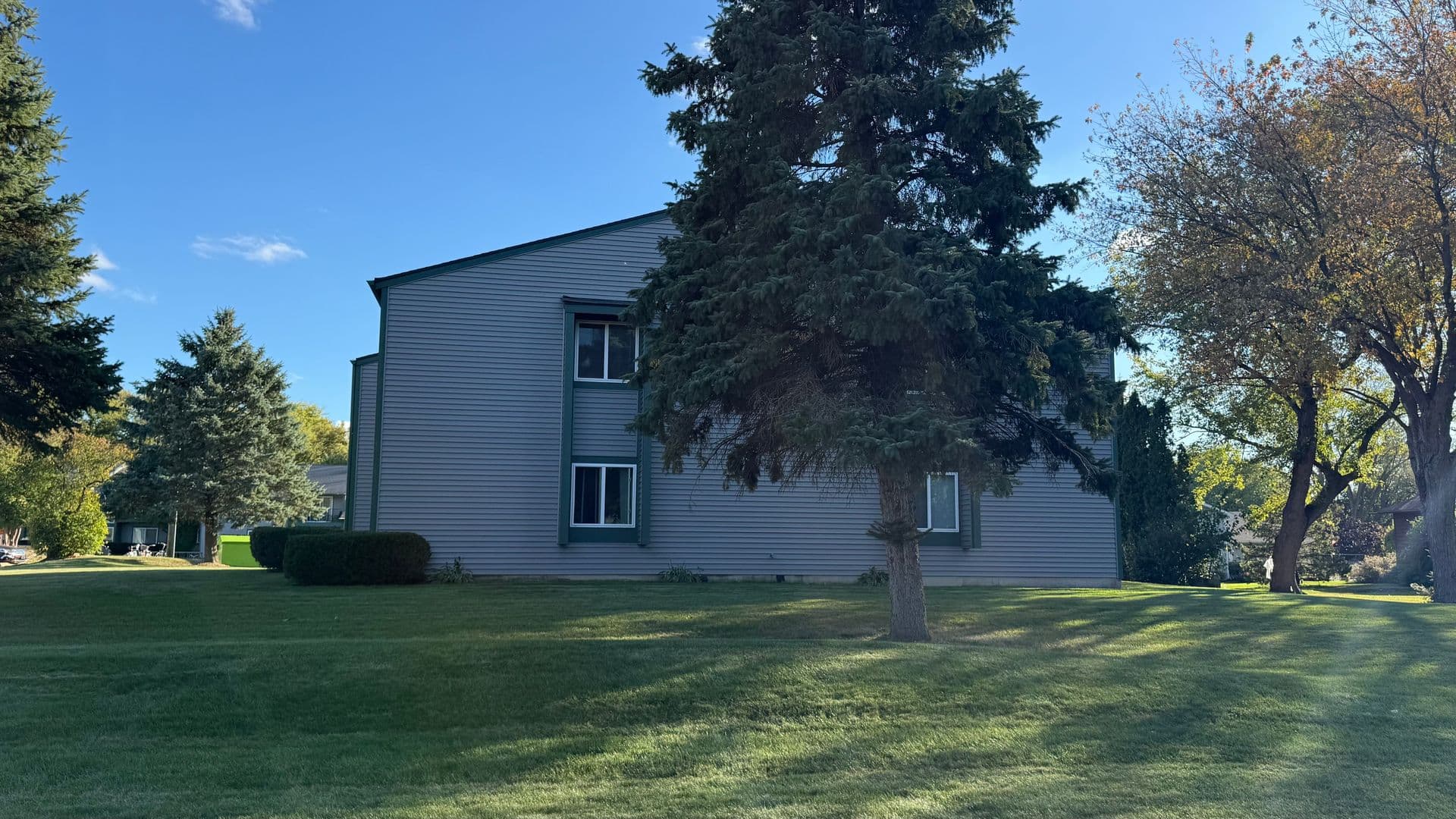 Elkhorn Apartment: 423 E 1st Ave,