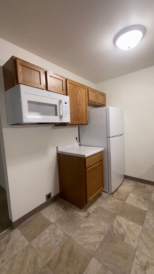 Elkhorn Apartment: 423 E 1st Ave,
