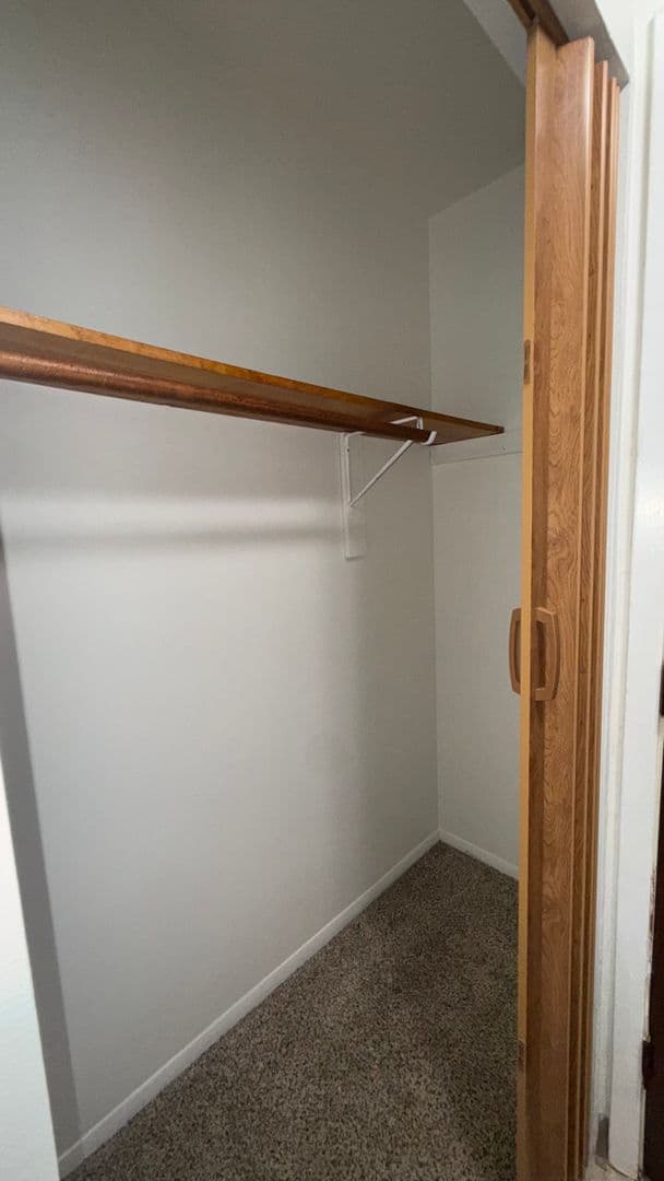 Elkhorn Apartment: 423 E 1st Ave,