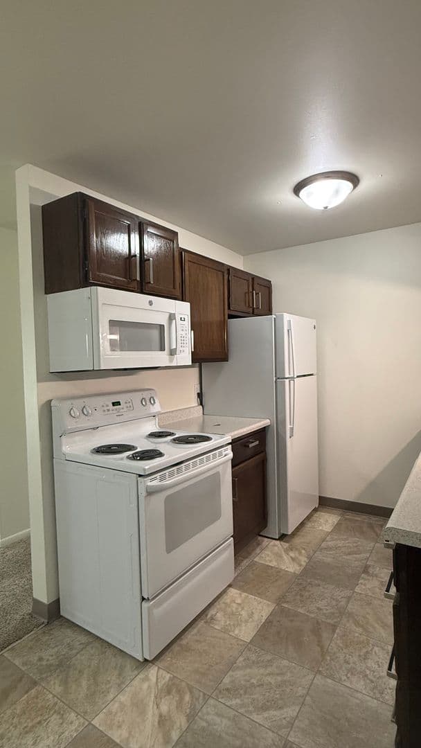 Elkhorn Apartment: 423 E 1st Ave,