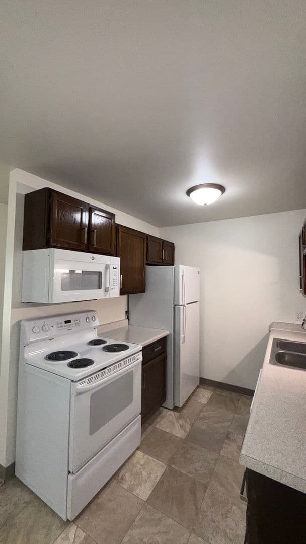 Elkhorn Apartment: 423 E 1st Ave,