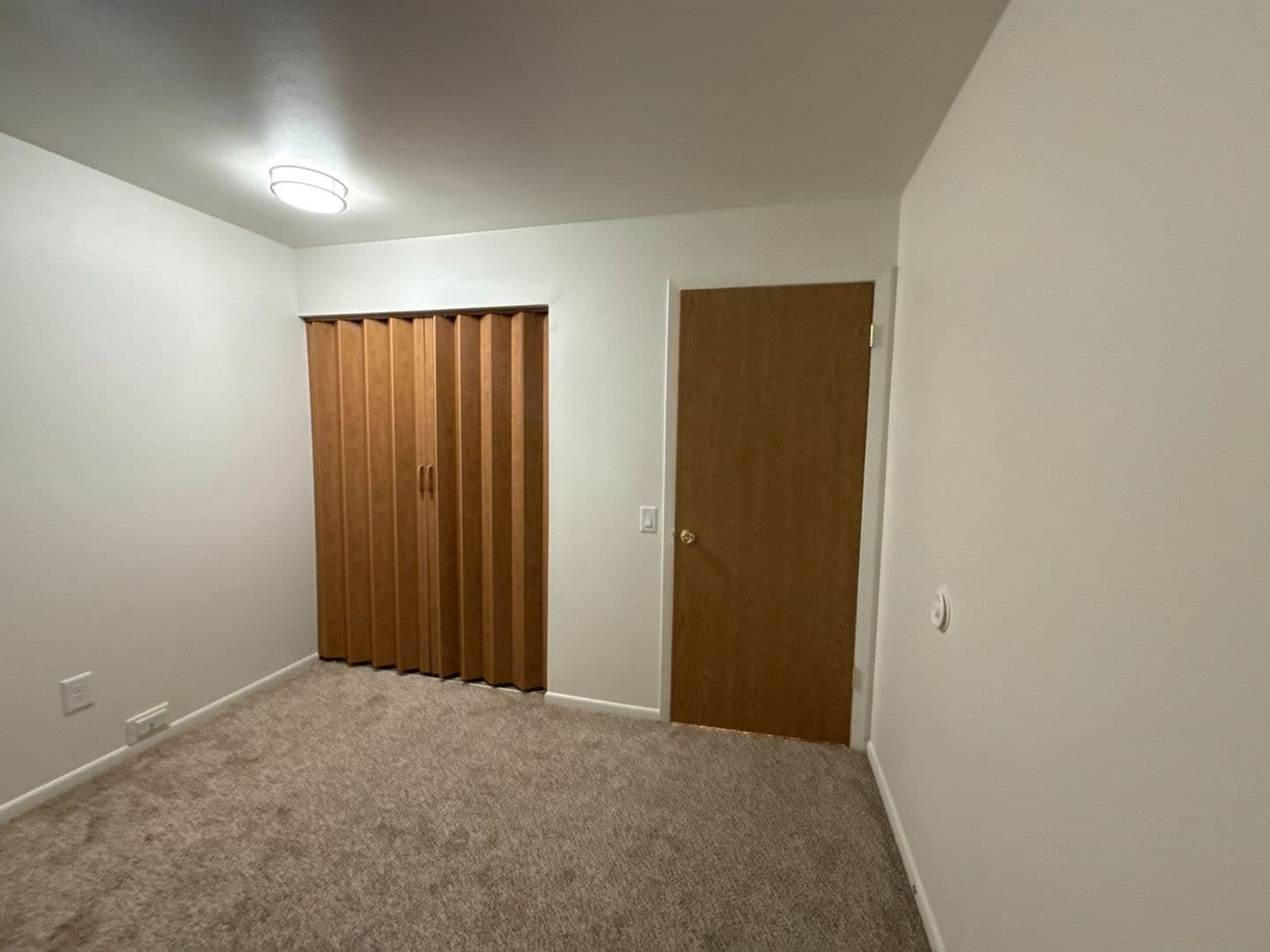 Elkhorn Apartment: 423 E 1st Ave,