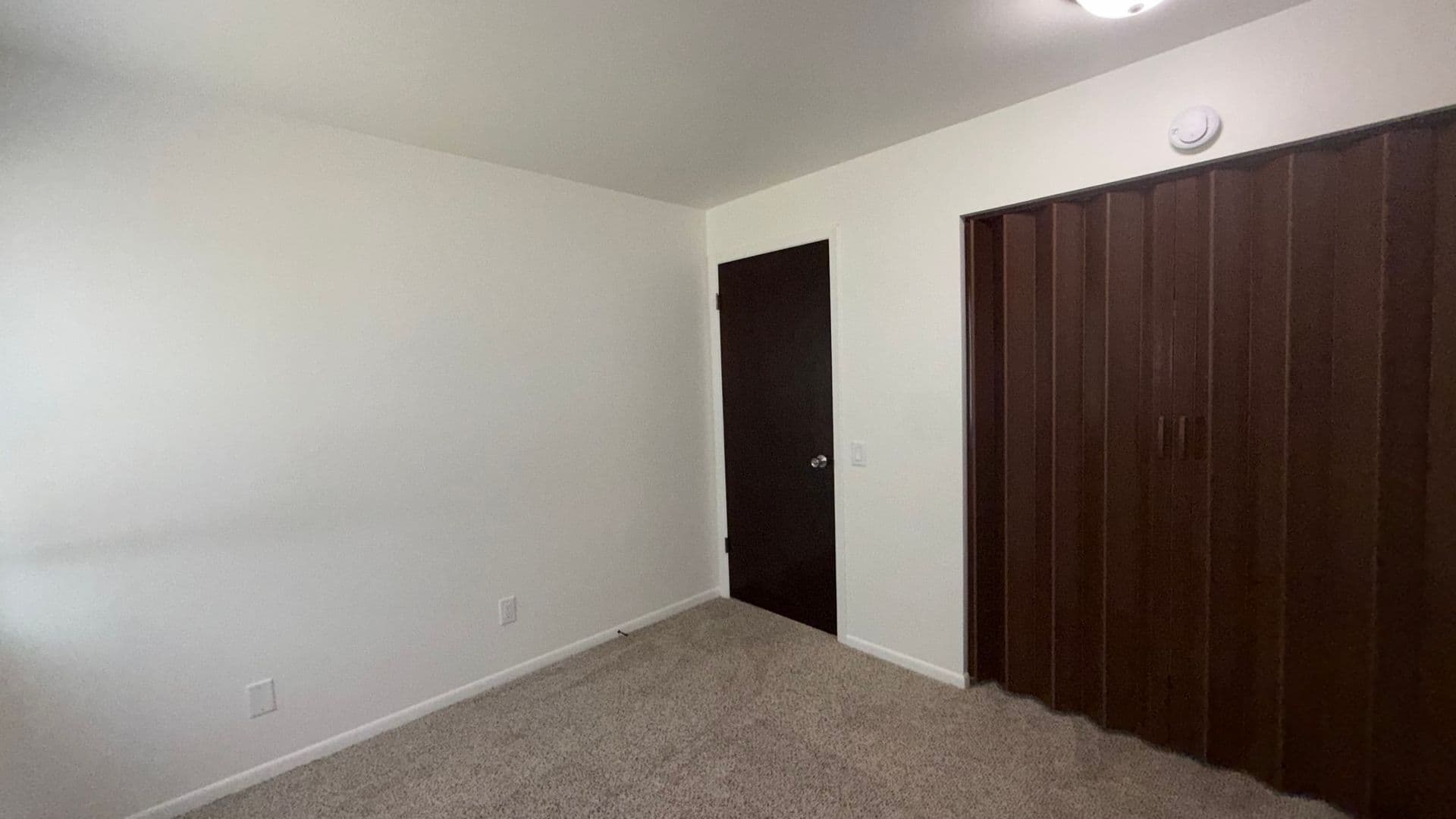 Elkhorn Apartment: 423 E 1st Ave,