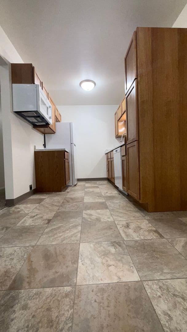 Elkhorn Apartment: 423 E 1st Ave,
