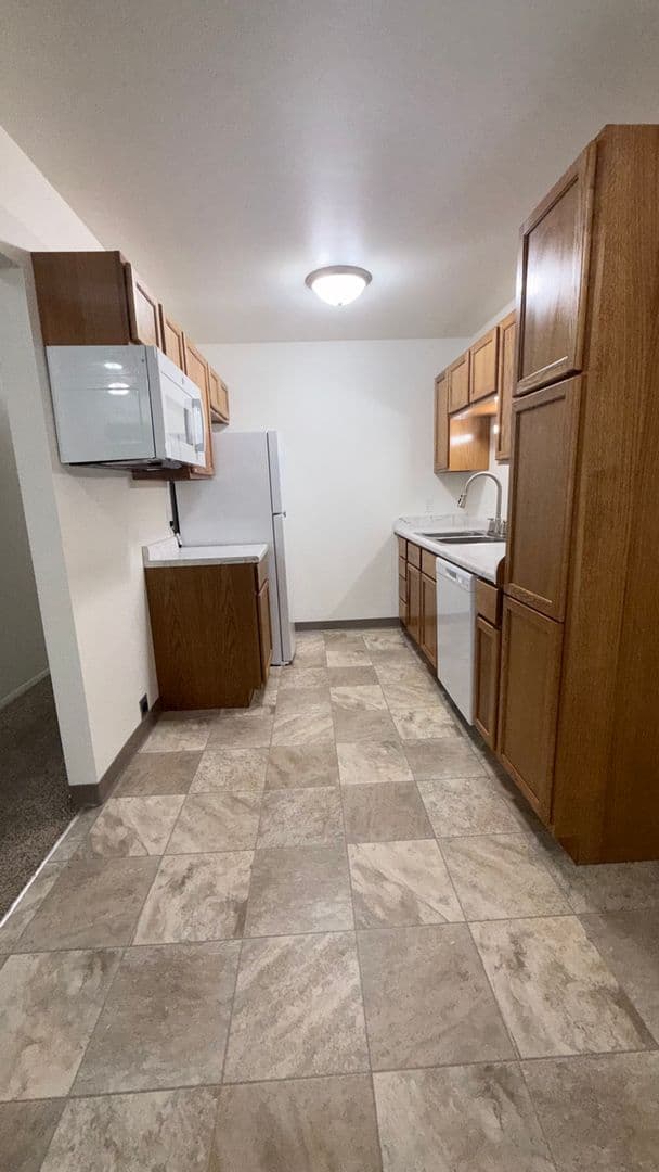Elkhorn Apartment: 423 E 1st Ave,