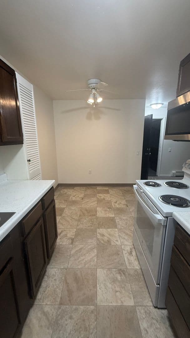 Elkhorn Apartment: 423 E 1st Ave,