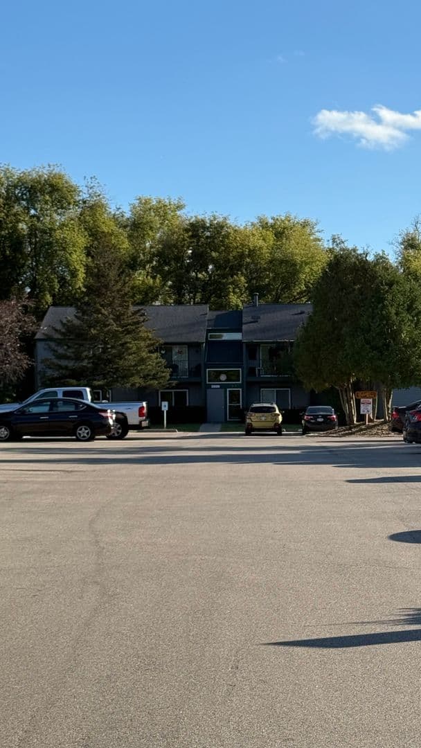 Elkhorn Apartment: 423 E 1st Ave,