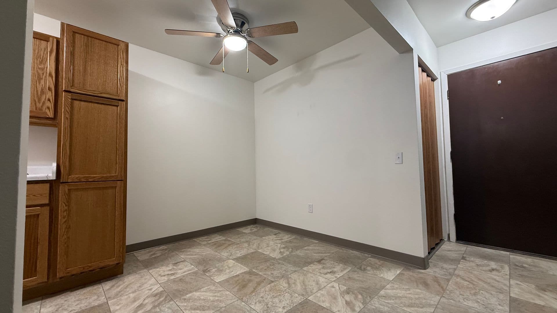 Elkhorn Apartment: 423 E 1st Ave,