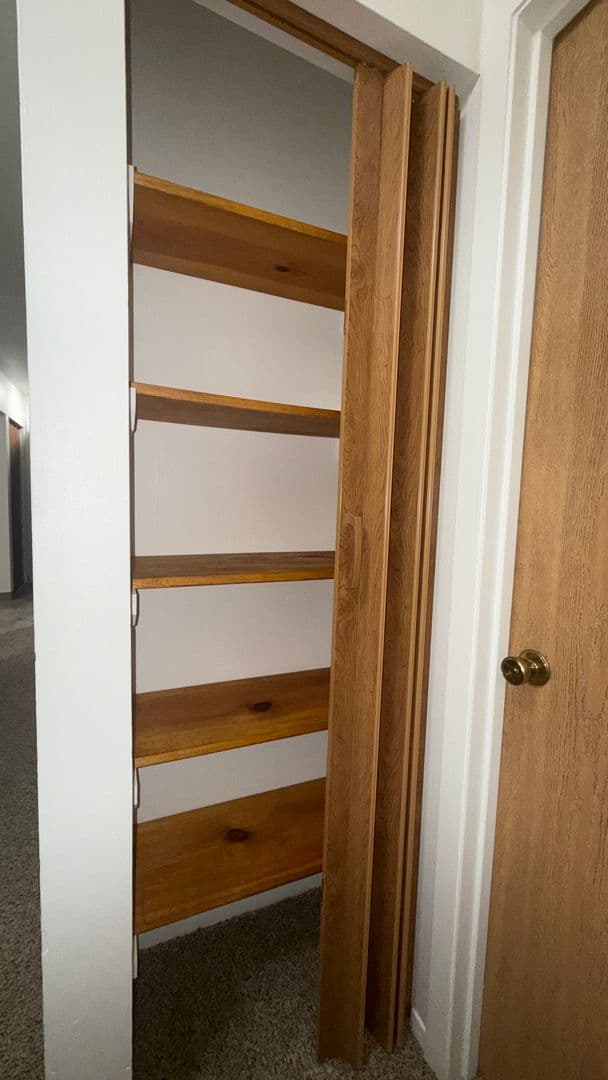 Elkhorn Apartment: 423 E 1st Ave,