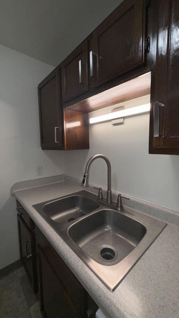 Elkhorn Apartment: 423 E 1st Ave,