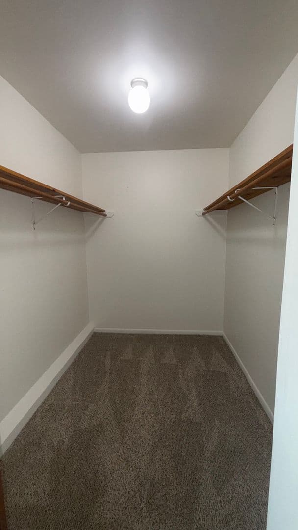 Elkhorn Apartment: 423 E 1st Ave,