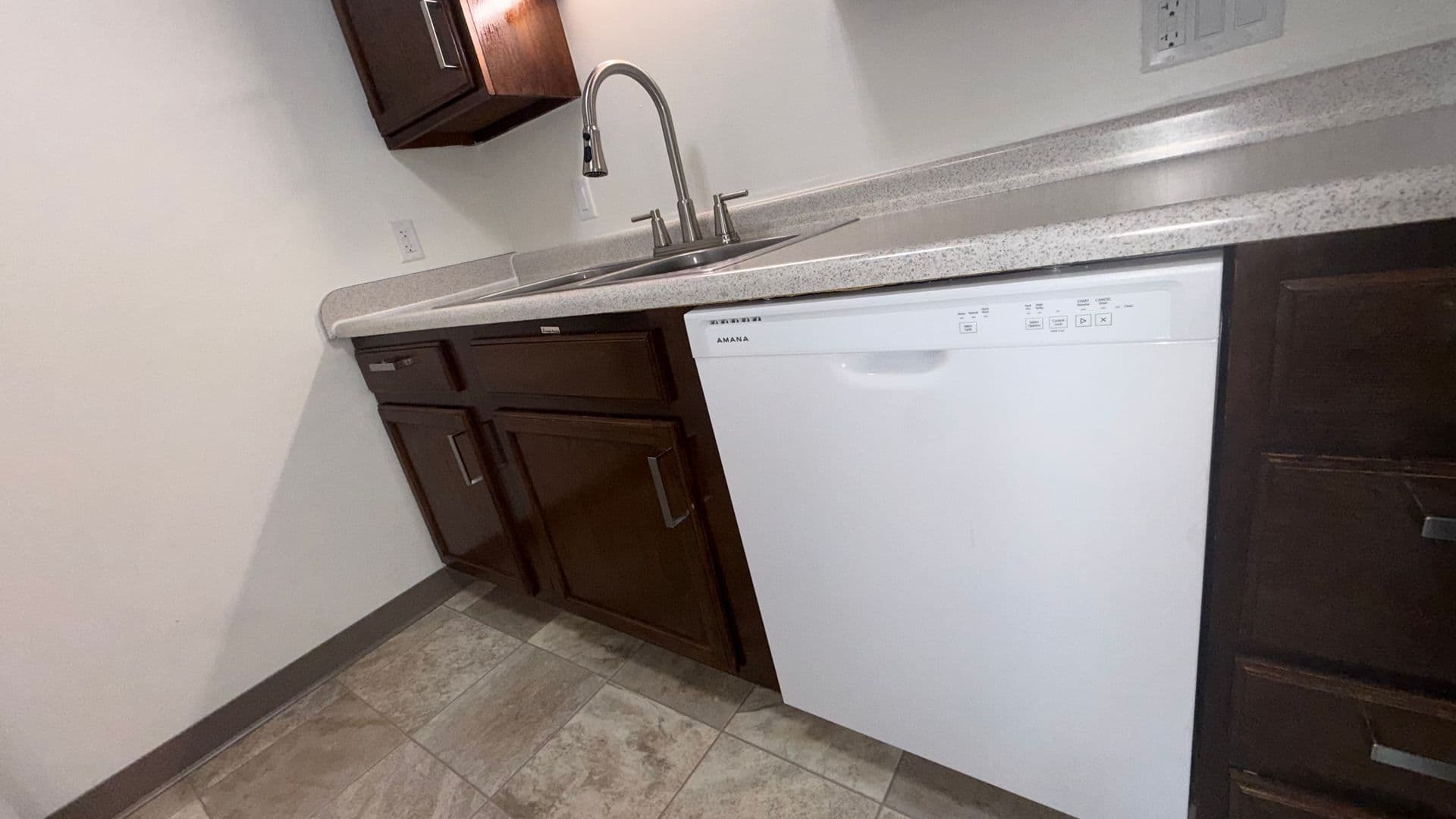 Elkhorn Apartment: 423 E 1st Ave,