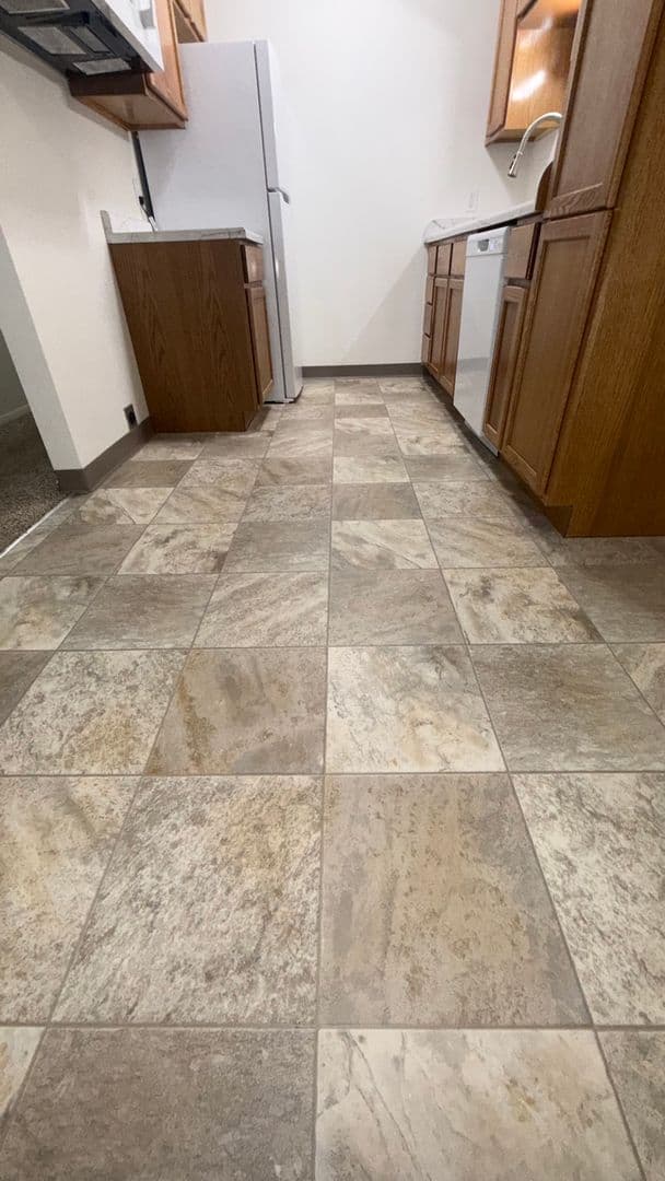 Elkhorn Apartment: 423 E 1st Ave,