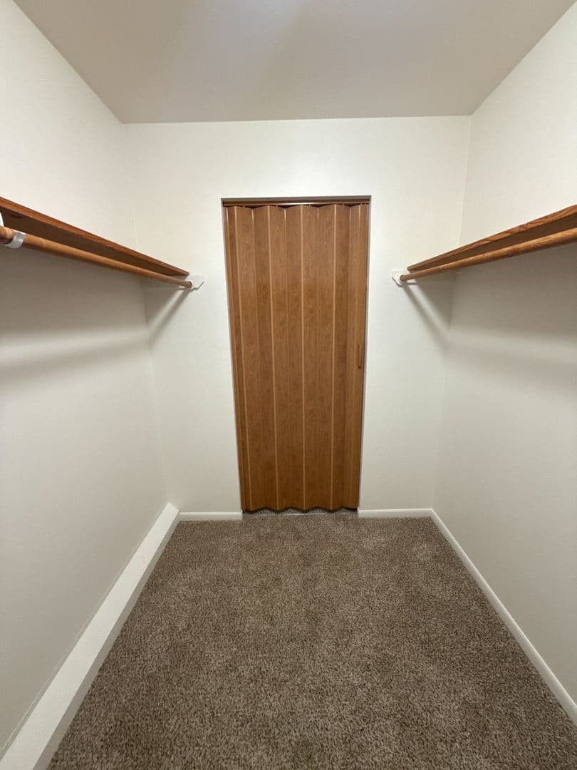 Elkhorn Apartment: 423 E 1st Ave,