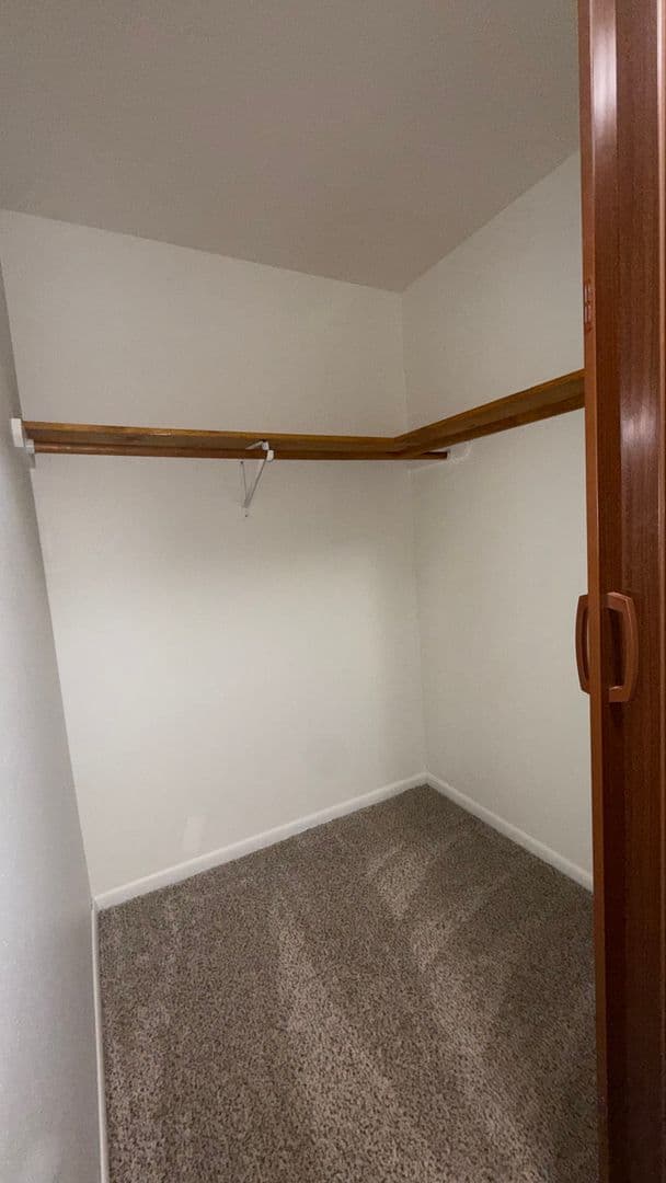 Elkhorn Apartment: 423 E 1st Ave,