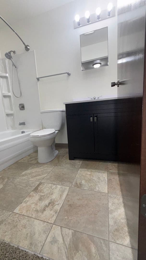 Elkhorn Apartment: 423 E 1st Ave,