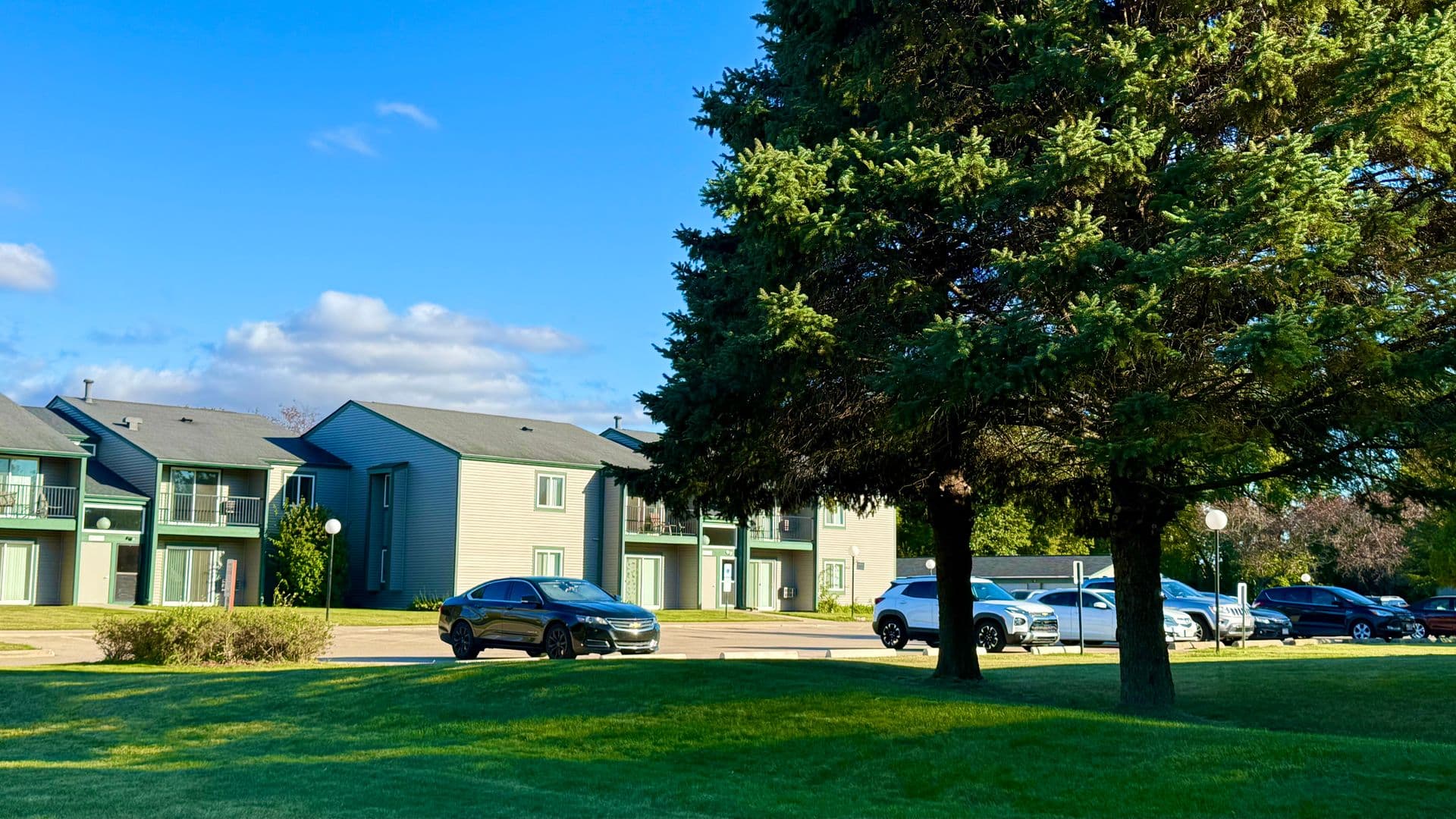 Elkhorn Apartment: 423 E 1st Ave,